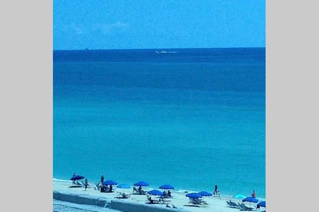Castle Beach Resort Apartment Маями Бийч Екстериор снимка